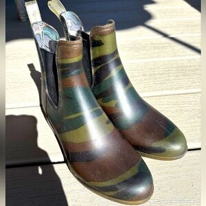 JCrew Women’s Rain Boots Camo